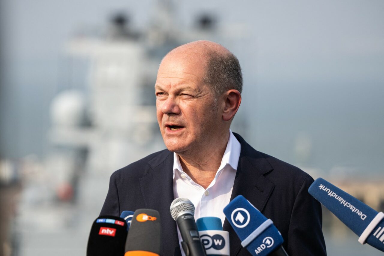 Guvernul Scholz denunță deciziile defectuoase ale grupului VOLKSWAGEN și cere protejarea locurilor de muncă