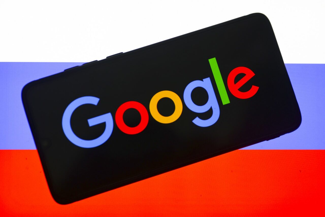 Un tribunal rus a amendat Google cu două UNDECILIOANE de ruble pentru restricționarea canalelor media ruse de stat pe YouTube