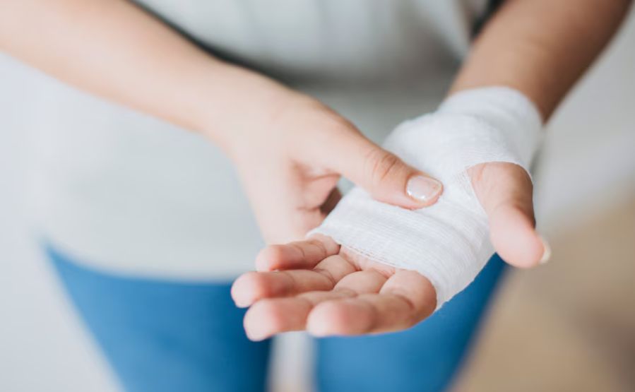 Ce boli se ascund, de fapt, în spatele rănilor care se vindecă greu. Doctorii trag un semnal de alarmă