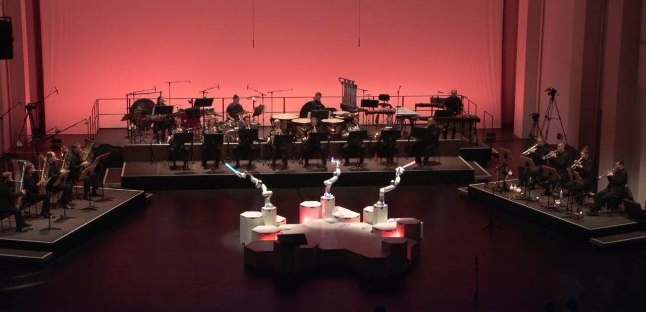 MAiRA Pro S, robotul cu trei brațe care dirijează orchestra simfonică din Dresda