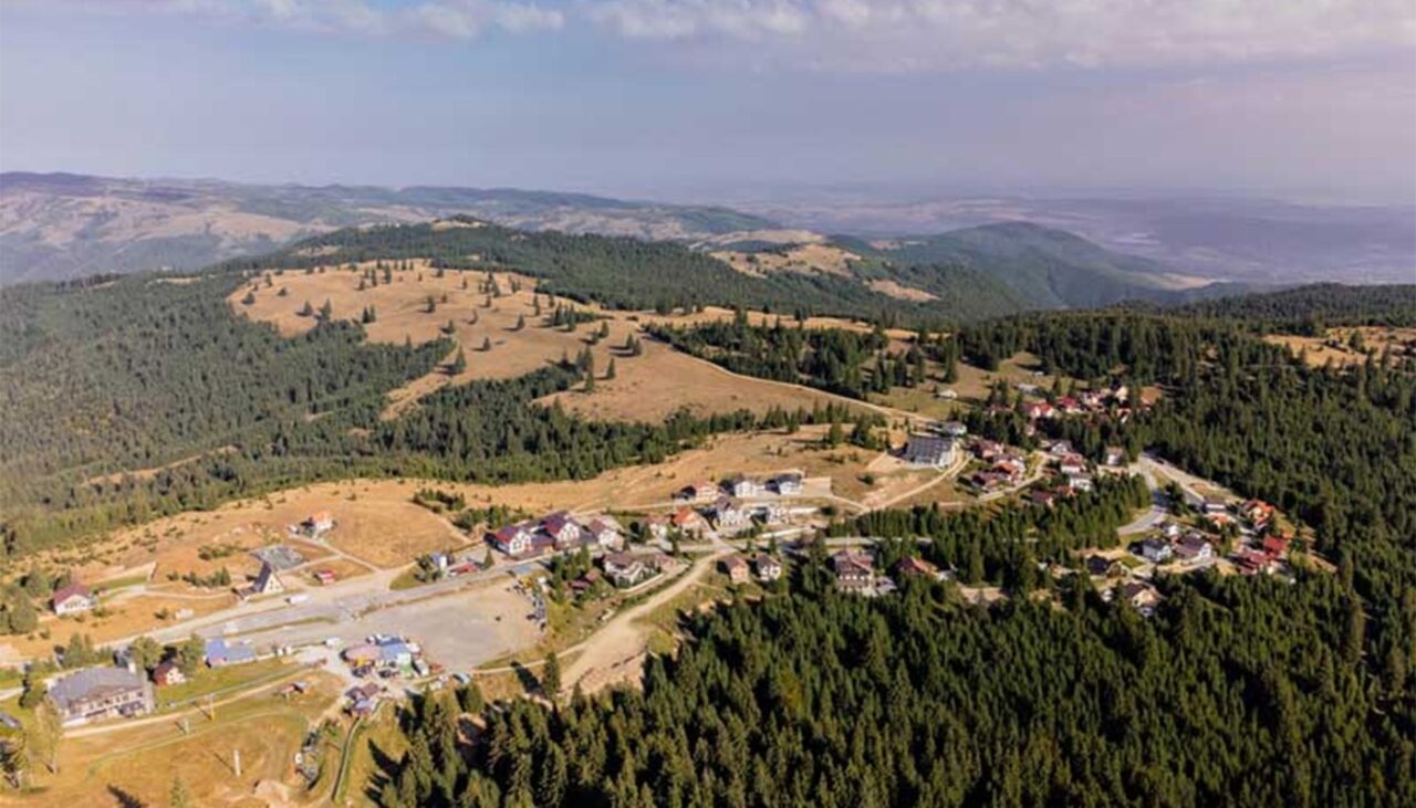 Cea mai veche stațiune montană din România. Este la doar 300 km de București
