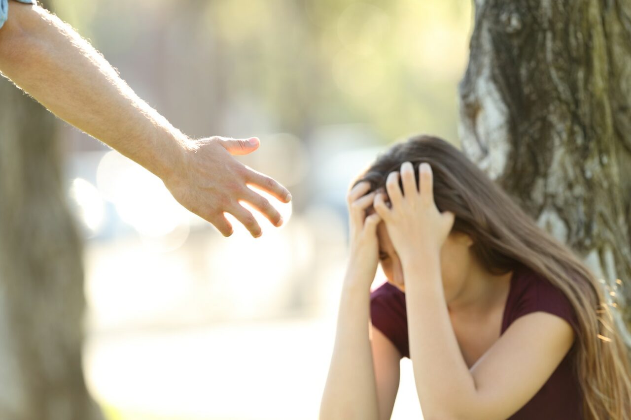 Tânără de 25 de ani, care voia sa se SINUCIDĂ, salvată în ultimul moment de un trecător: „Mi-a spus că ar fi amenințată”