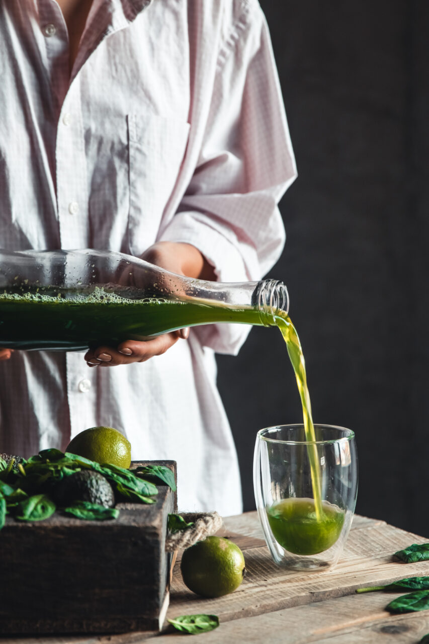Sucul care elimină grăsimea de pe organe. Se prepară simplu, dintr-un ingredient banal