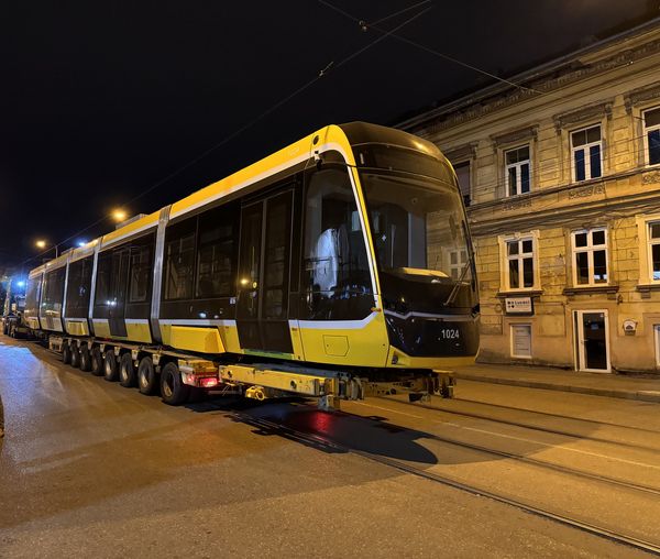 ACCIDENT în Timișoara. Un tramvai NOU, achiziționat recent de primarul Dominic Fritz, a deraiat într-o curbă