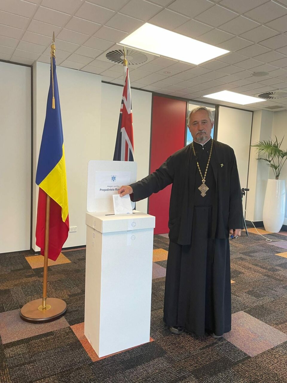 El este primul român din lume care a votat la PREZIDENȚIALE. Mesajul emoționant al preotului Mihai Mircea Corpodean, din Noua Zeelandă