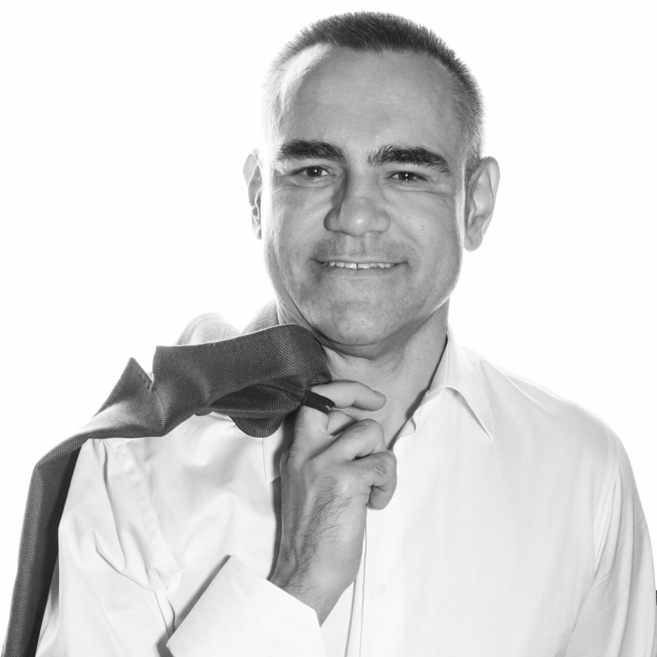 Dragoș Dragoteanu: Hat-trick Nicușor Dan. Trei GOLURI candidaților ”de dreapta” / ”Afaceri” electorale în detrimentul Bucureștiului