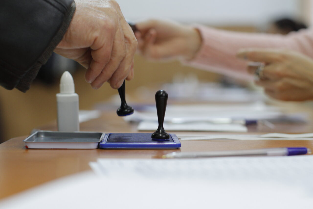 Câți români au mers la urne să își aleagă președintele la scrutinele organizate după 1989. PREZENȚA la vot la ultimele opt alegeri prezidențiale