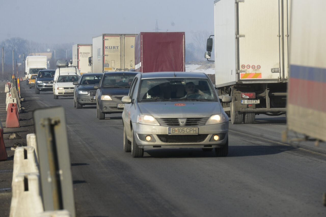 Clipe de coșmar pe centura Bucureștiului pentru o familie. Câțiva indivizi au încercat să-i jefuiască, dar șoferul a reușit  să-i pună pe fugă