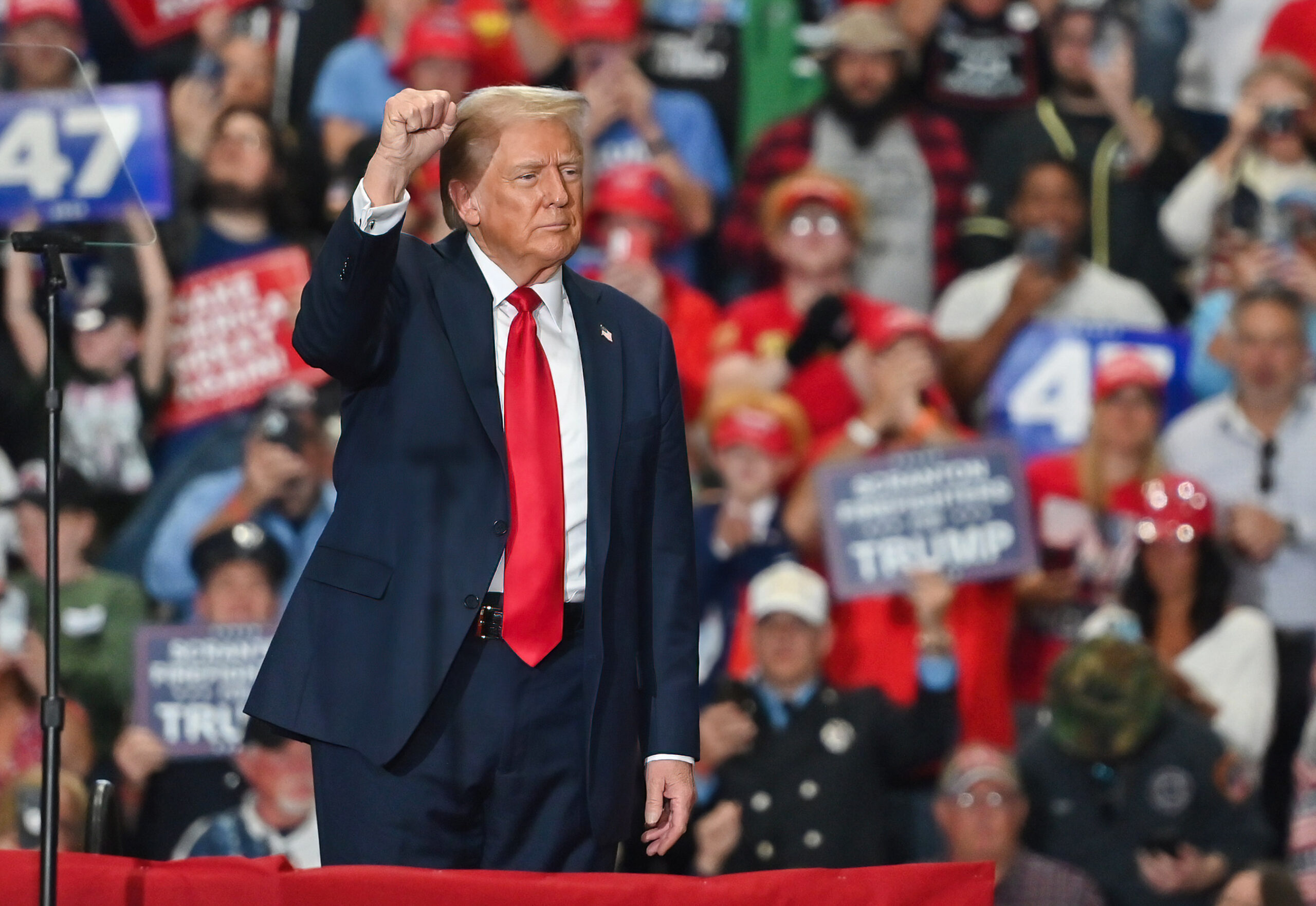 Trump celebrează cu 5000 de susținători în Florida