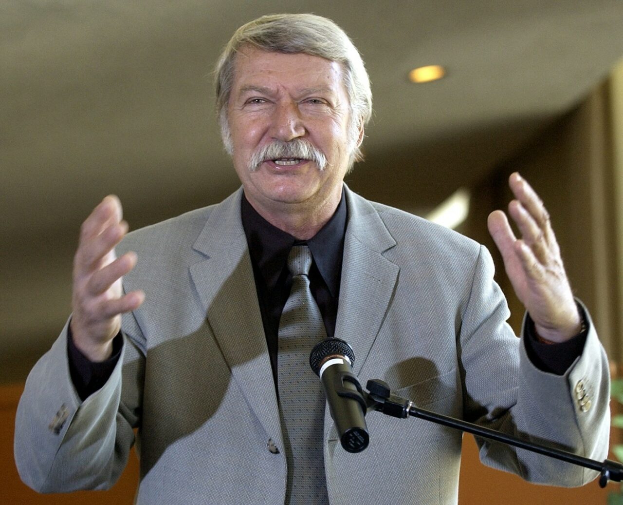 Bela Karolyi a murit la 82 de ani. A fost antrenorul Nadiei Comăneci