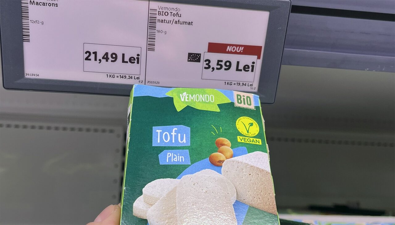 Brânză Tofu ecologică și pasteurizată la Lidl România 359 lei produs vegan | sursa foto: Gandul Brânză Tofu ecologică și pasteurizată la Lidl România 359 lei produs vegan | sursa foto: Gandul