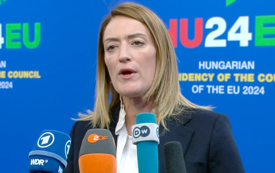 Roberta Metsola ajunge la București, în același avion cu Emil Hurezeanu. Șefa Parlamentul European se va întâlni cu Nicușor Dan