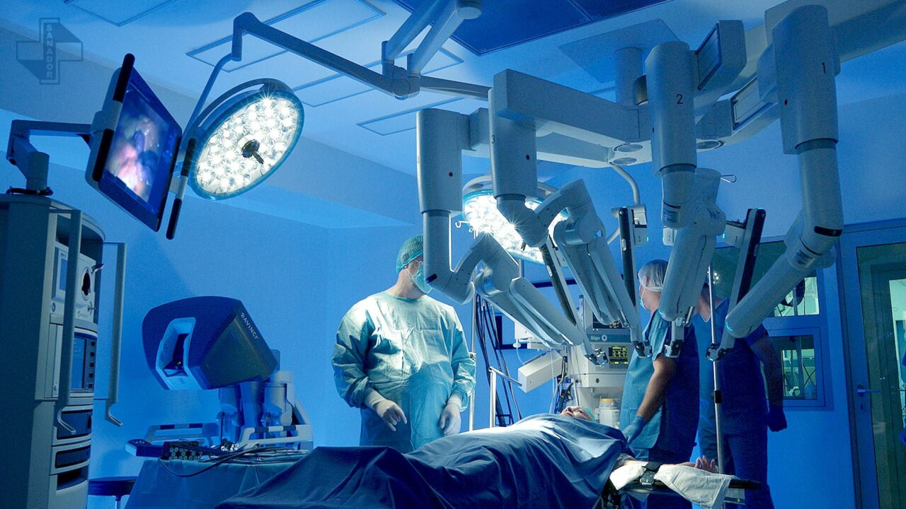 ȘOCUL pe care l-a avut un chirurg din Galați după ce a eliminat un corp străin din burta unui pacient: „Asta e tentativă de omor”