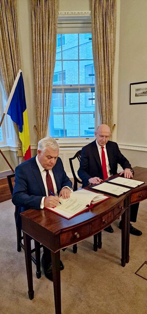 Parteneriat strategic consolidat: ACORD de cooperare în domeniul apărării, semnat între România și Regatul Unit