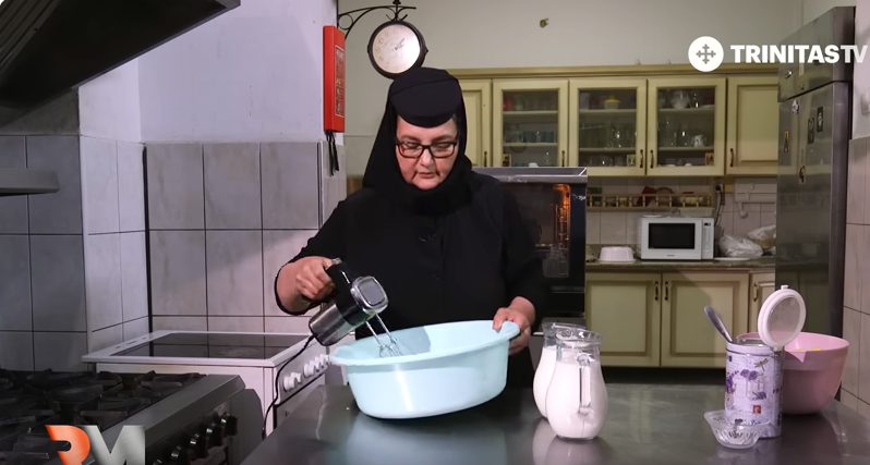 Cremă de zahăr ars, ca la mănăstire. SECRETELE din rețetă, dezvăluite de Maica Isidora de la Mănăstirea Arnota (VIDEO)