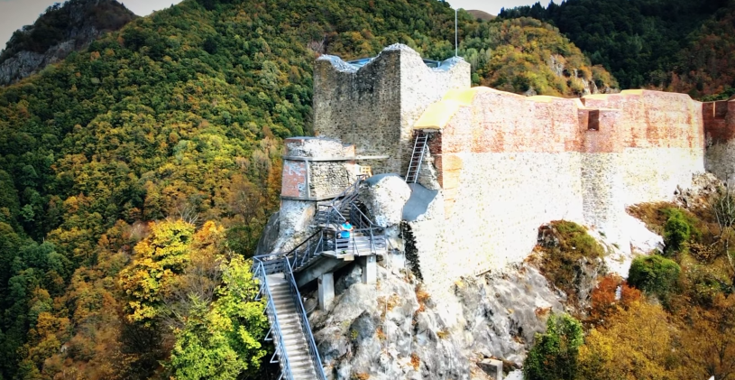 O locație istorică și BÂNTUITĂ din România va primi turiști din luna ianuarie. Va concura cu celebrul Castel Bran