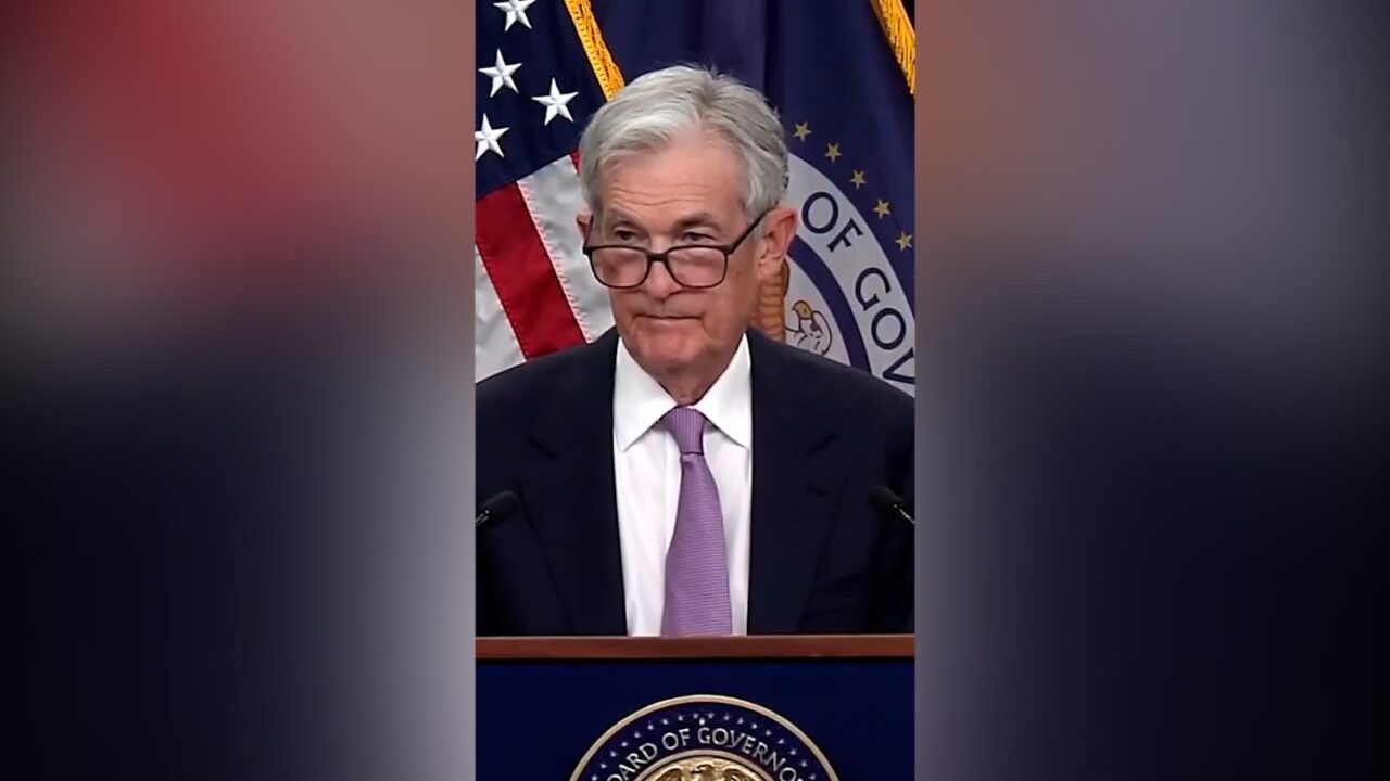 SUA: Președintele Rezervei Federale spune că nu va renunța la funcție, chiar dacă Donald Trump îi va cere demisia