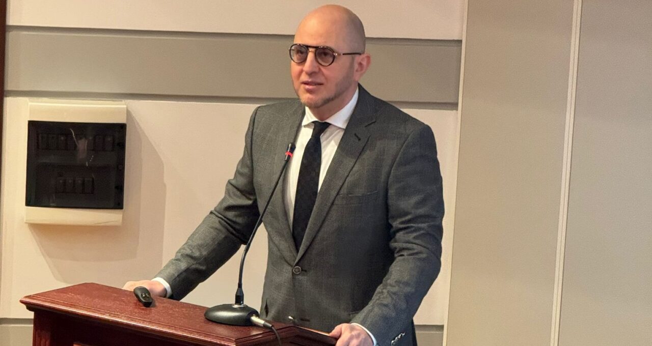 AMR 7 zile – de ce prezidențialele de duminică nu au nicio legătură cu cele din anul 2000?