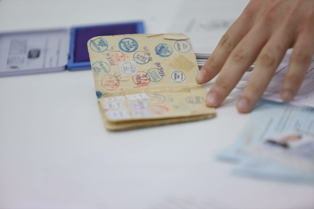 PREZENȚA la alegerile parlamentare din perioada 1990-2020. Cu cât a SCĂZUT numărul românilor care au mers să voteze la ultimele nouă scrutine