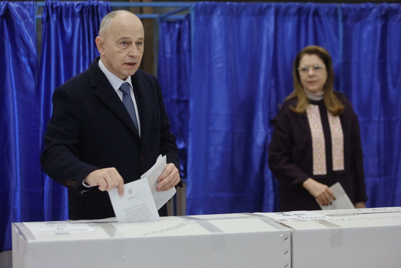 Mircea GEOANĂ, după vot: Avem de ales între corupţie şi extremism, între competenţă şi patriotism