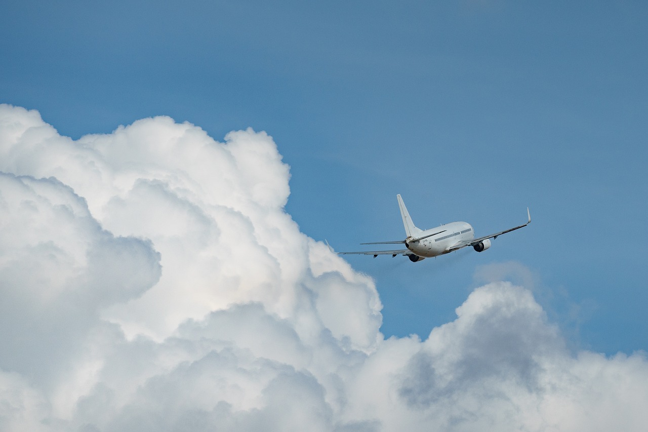 Un avion cu zeci de călători a încercat de două ori să aterizeze la Sibiu, dar nu a reușit, din cauza vântului