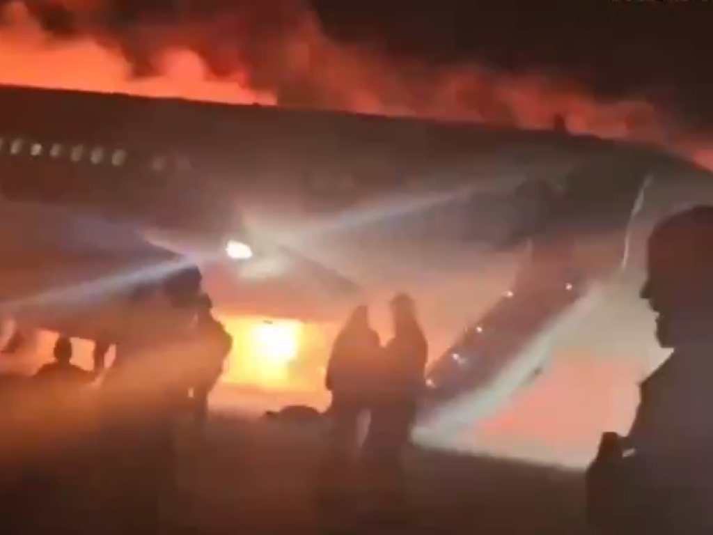 Incident aviatic șocant pe aeroportul din Antalya. Un AVION rusesc cu 79 de pasageri la bord a luat foc la aterizare