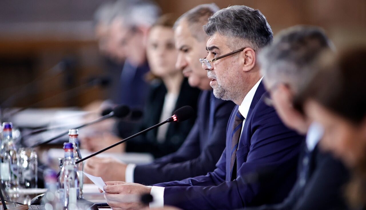 Guvernul AMÂNĂ măsură privind eliberarea din funcție a angajaților la vârsta pensionării / Concursuri pentru posturi în administrație