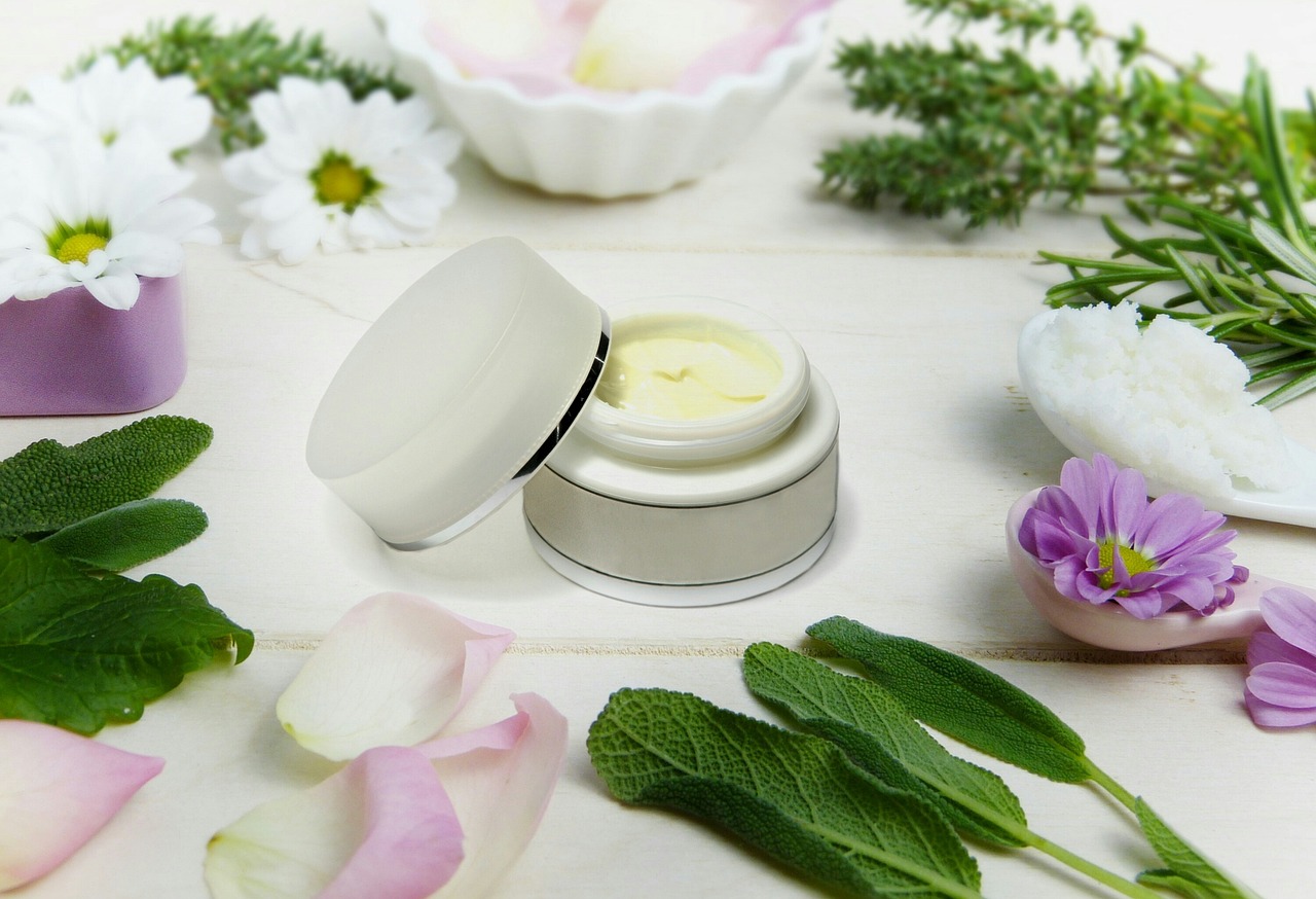 Cum poți prepara singură cea mai bună CREMĂ de mâini din ingrediente 100% naturale