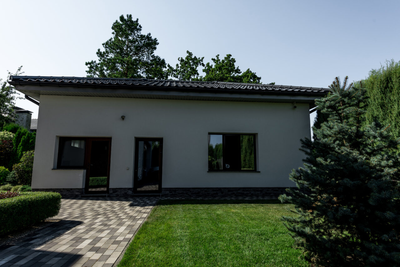 Se ELIMINĂ autorizația de construcție pentru anumite proiecte din gospodărie. Ce trebuie să știe persoanele care locuiesc la curte