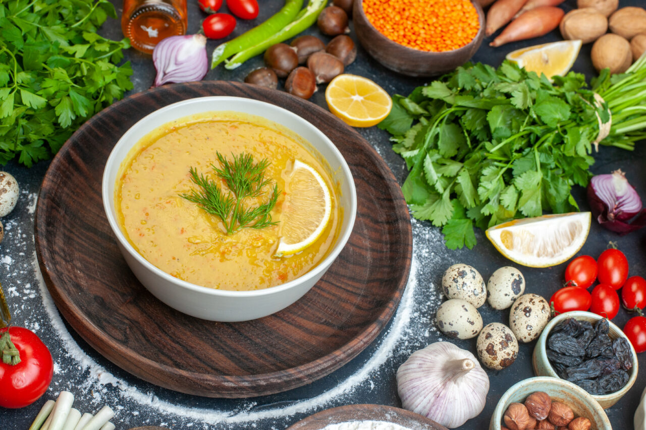 Ce legumă să NU pui în supă. Deși e delicioasă, devine toxică atunci când o reîncălzești