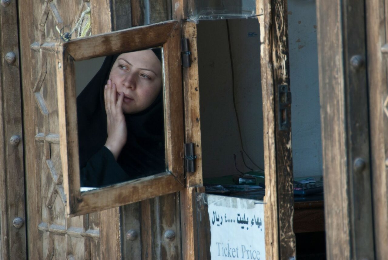 CLINICI de REEDUCARE în Iran pentru femeile care refuză HIJAB-ul. Pacientele vor primi „TRATAMENT ȘTIINȚIFIC și PSIHOLOGIC”