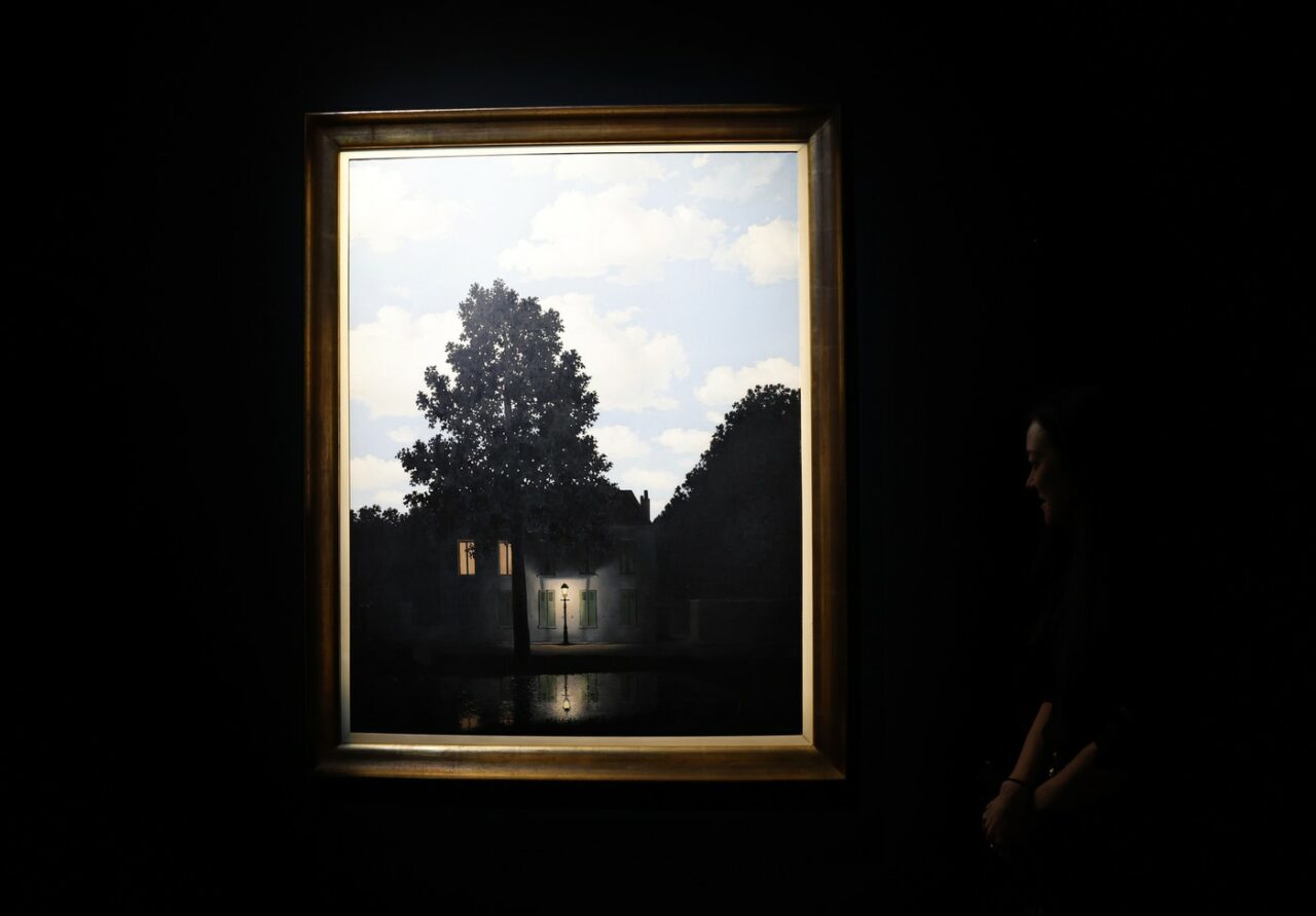 O pictură de Magritte s-a vândut pentru o SUMĂ-RECORD în cadrul unei licitații din New York. Lucrarea a aparținut unei românce