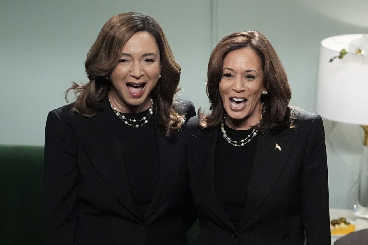 Kamala Harris și-a întâlnit „dublura” într-o emisiune americană de comedie. Glume și parodii virale despre alegerile din SUA