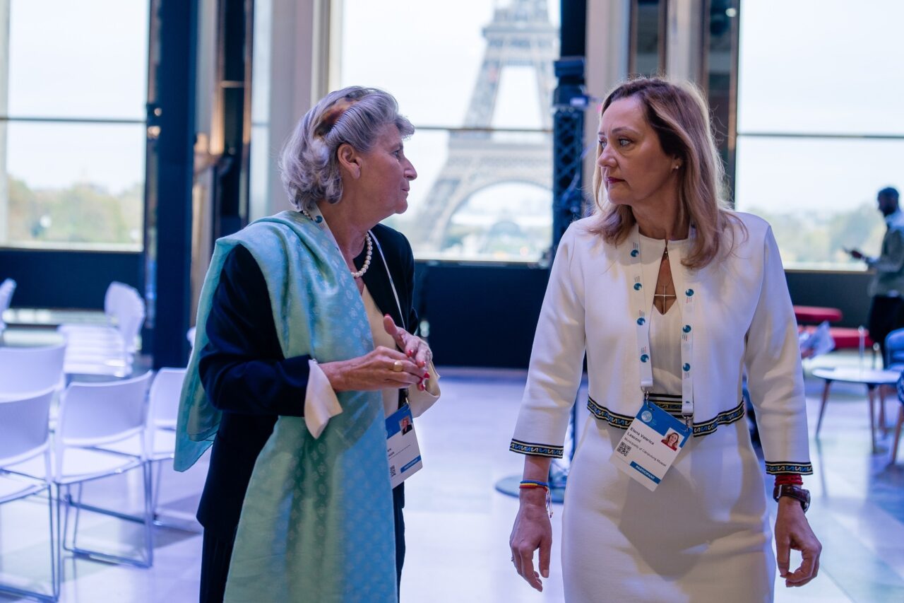 Mesajul Elenei LASCONI, de la Forumul de PACE din PARIS: Rusia nu poate fi oprită cu vorbe dulci, ci cu mesaje ferme și cu demersuri concrete