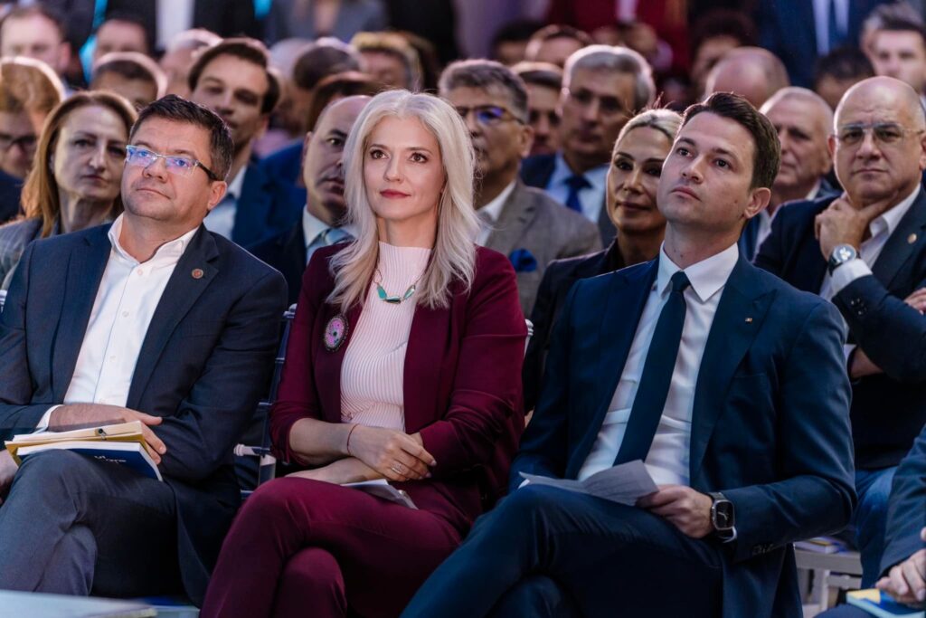 Costel Alexe, trimis în judecată de DNA în dosarul „TABLA”, în dreapta ministrului JUSTIȚIEI, Alina Gorghiu la lansarea programului de guvernare PNL