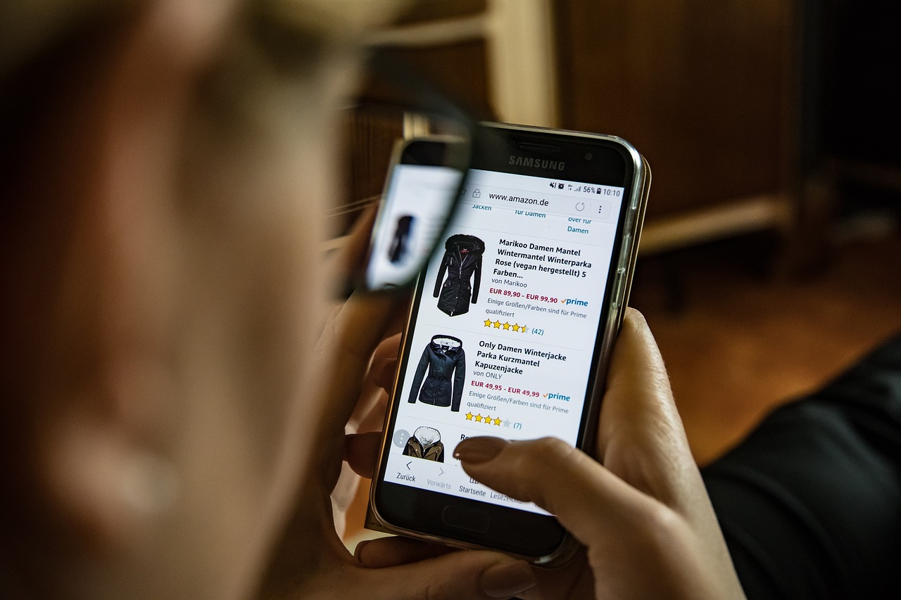 În perioada REDUCERILOR de Black Friday crește riscul FRAUDELOR online. La ce trebuie să fim atenți ca să nu fim păcăliți de hackeri
