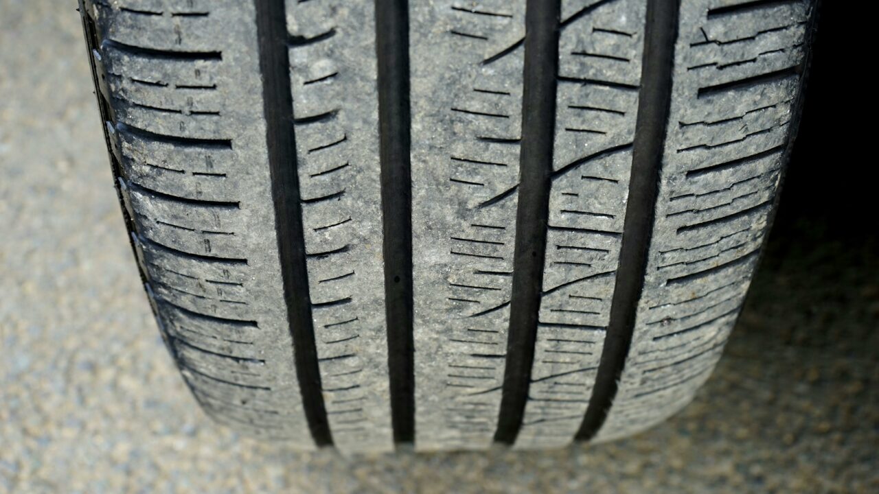 E timpul să schimbi anvelopele? Ce AMENZI se dau!