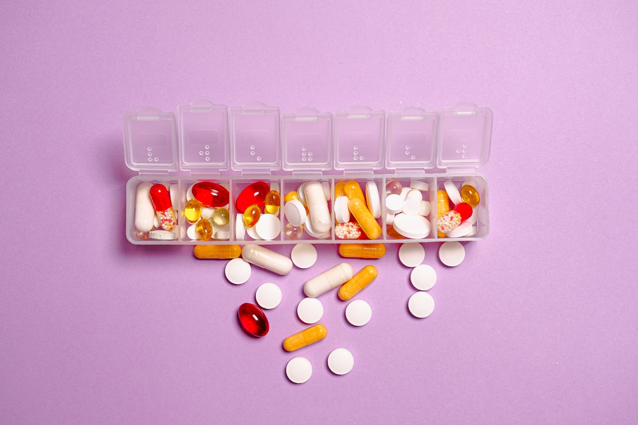 Suplimentele de VITAMINE și minerale ce nu trebuie luate împreună. Combinațiile care pun în pericol sănătatea