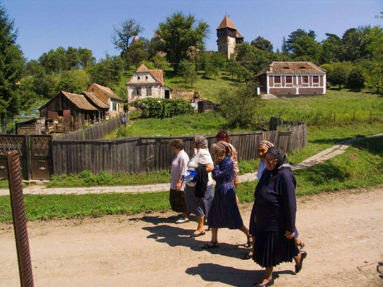 SATUL românesc prin care se spunea că „trecea Ecuatorul”. Povestea unei legende vechi de peste 100 de ani legată de turnul unei biserici