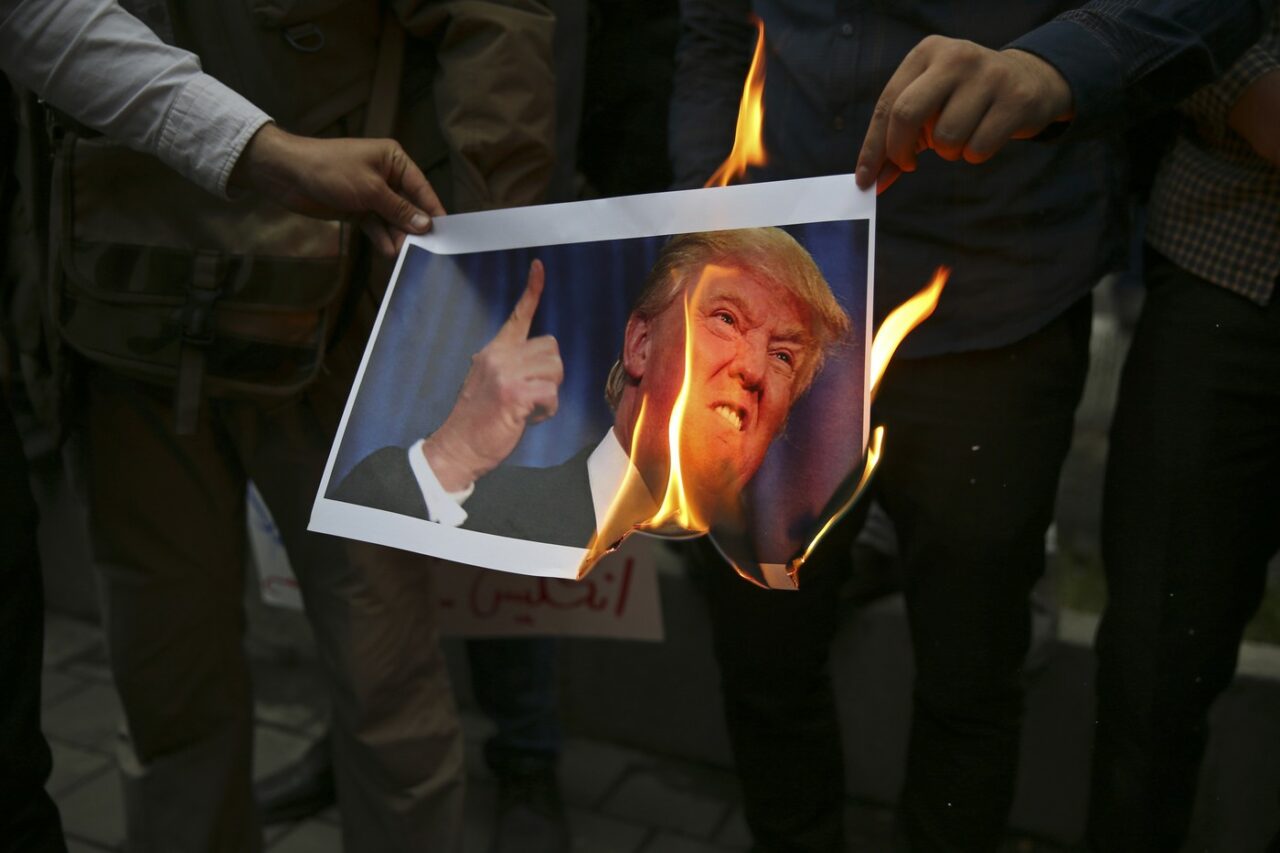 Statele Unite au inculpat principalul suspect în cazul complotului de ASASINAT care-l viza pe Trump. Uciderea a fost comandată de iranieni