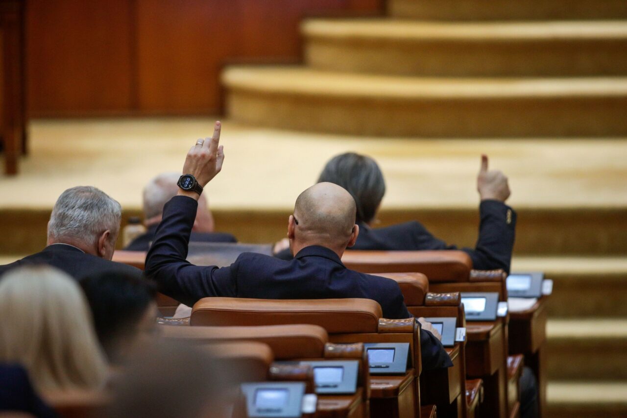 Aleșii vor sancțiuni dure pentru MARILE REȚELE care nu acceptă producători locali, pun adaosuri diferite sau delistează produse nejustificat