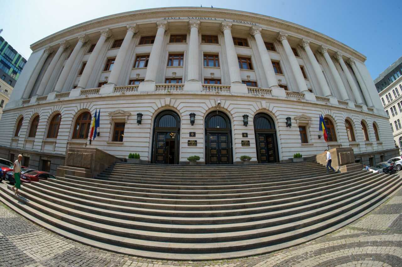 Autoritatea națională de protecție a datelor personale investighează INCIDENTUL de securitate de la BNR: Ce sancțiune riscă Banca Centrală
