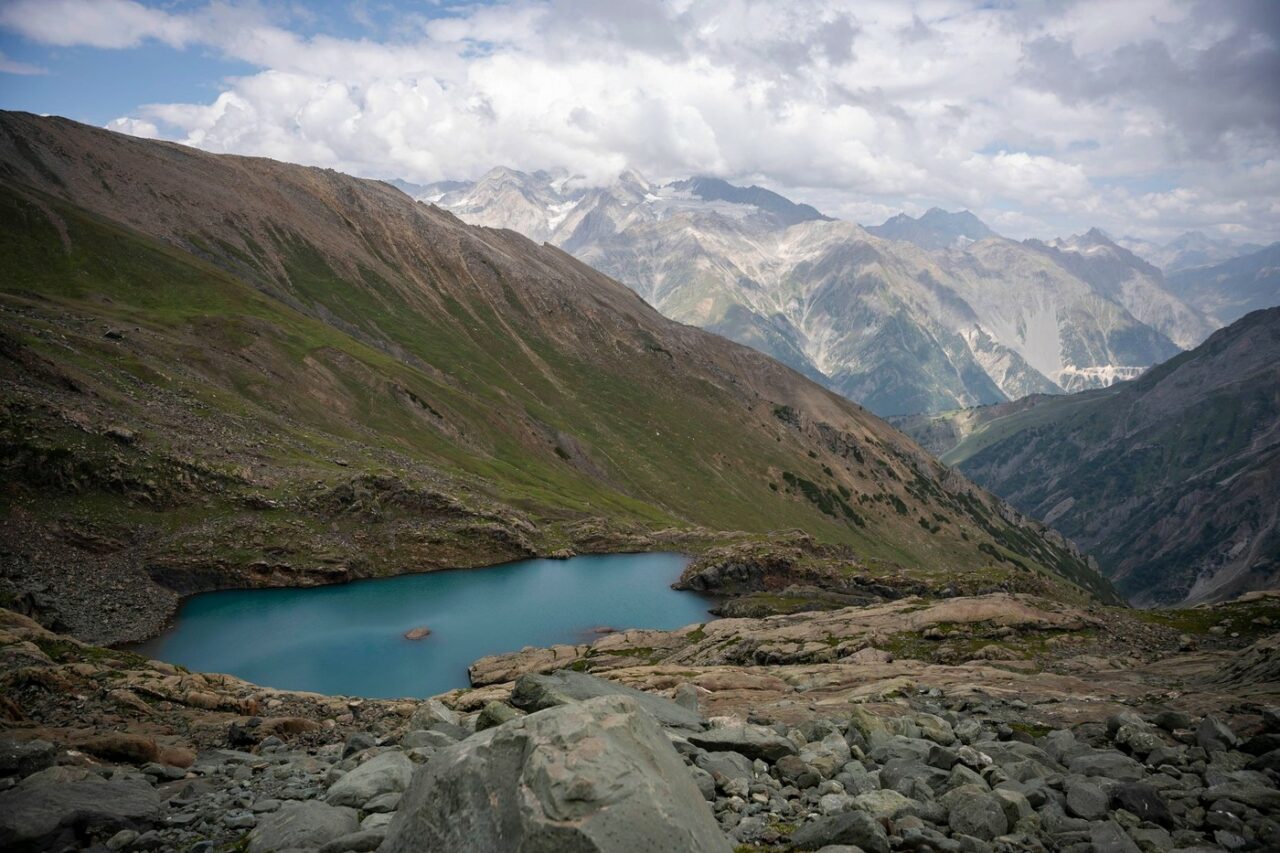 Este considerată „Bijuteria Glaciară” din Munții Rodnei și reprezintă una dintre cele mai SPECTACULOASE atracții naturale din România 