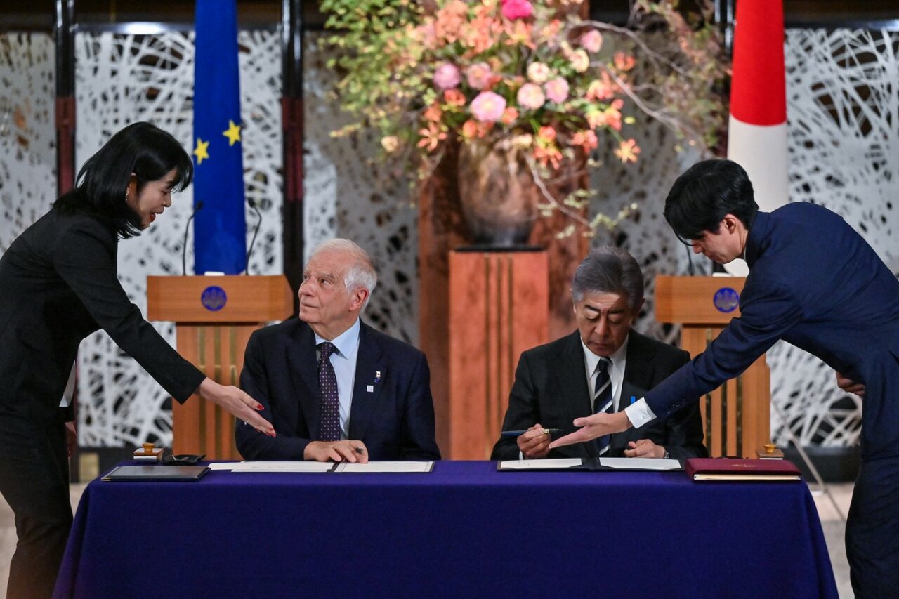 UE a semnat acord de parteneriat STRATEGIC cu Japonia, în contextul provocărilor Chinei și Rusiei /Borrell: „Trăim într-o lume foarte periculoasă”