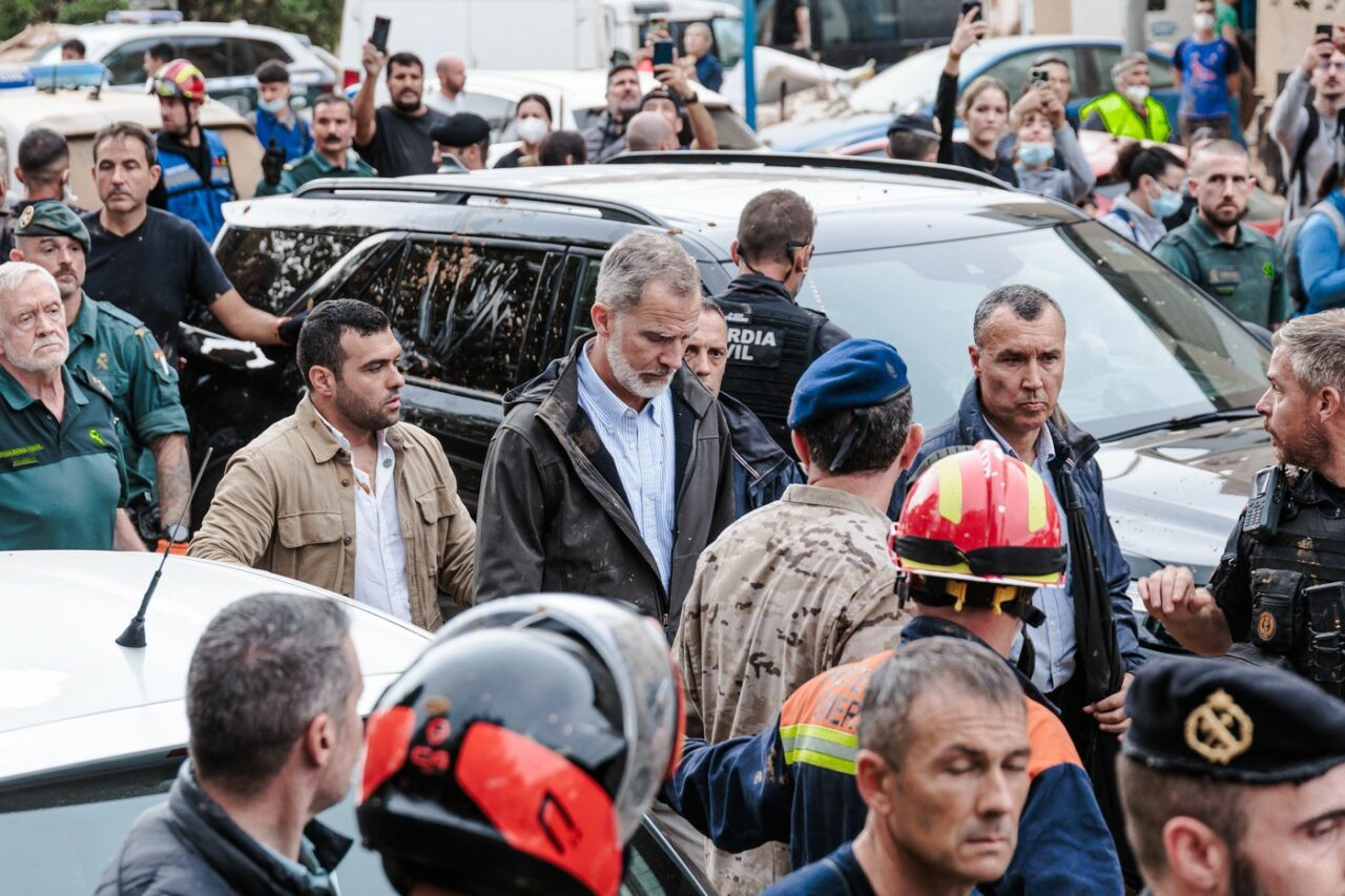 Persoanele afectate de inundații, care au aruncat cu noroi în Regele Felipe și în Pedro Sanchez, au fost ARESTATE