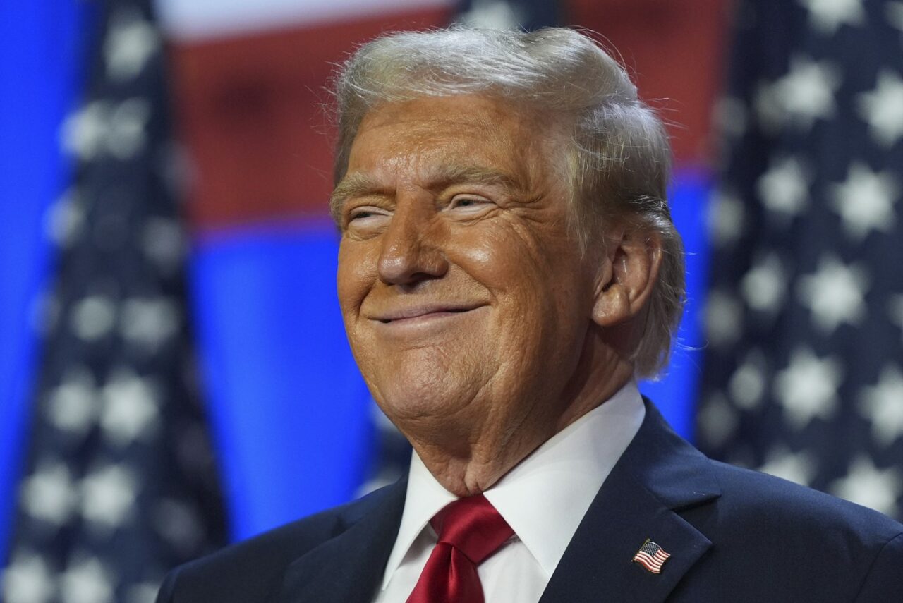Donald Trump anunță „revoluția” prețurilor. TAXE vamale cu 25% mai mari pentru Canada și Mexic. Pentru China cu încă 10% mai mult