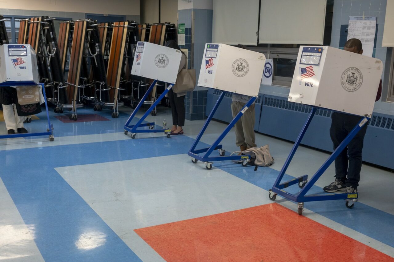 Cei mai mulți dintre bărbații americani l-au votat pe TRUMP, cele mai multe dintre femei, pe Harris. Care e profilul votanților celor doi candidați