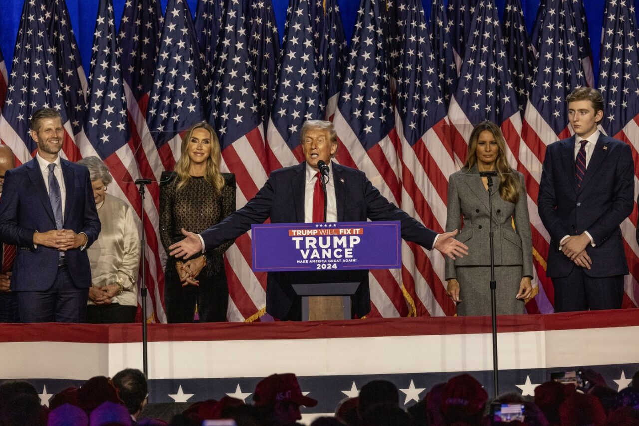 Galerie FOTO cu Donald Trump și familia sa la discursul „victoriei”. Ce alte persoane faimoase au fost prezente la eveniment