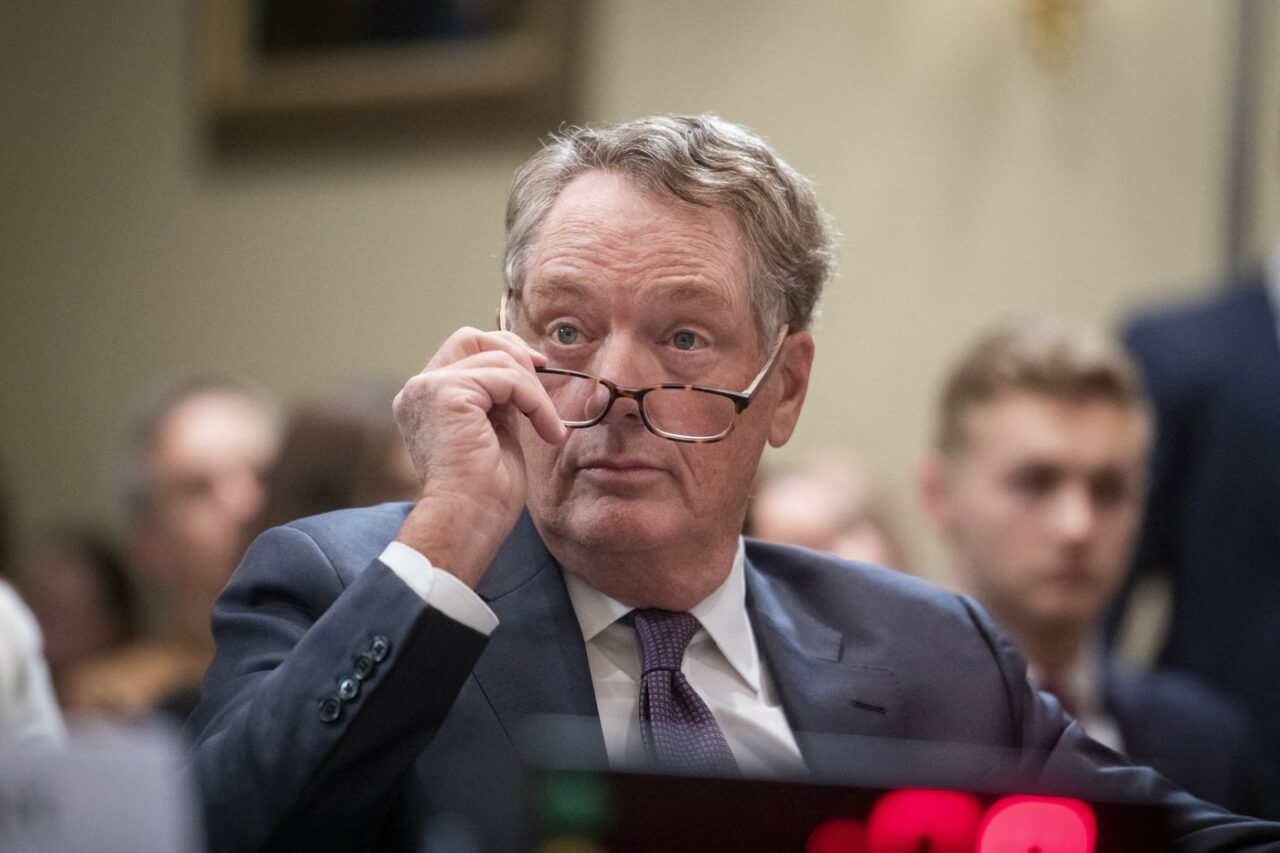 Financial Times: Trump vrea să îl numească pe PROTECȚIONISTUL Robert Lighthizer la conducerea Oficiului SUA pentru Comerț