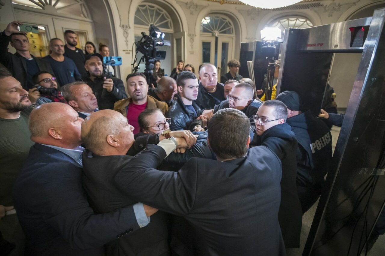 Protestele au cuprins Sofia din cauza unei piese de TEATRU. De ce este atât de controversat actul pus pe scena din Bulgaria